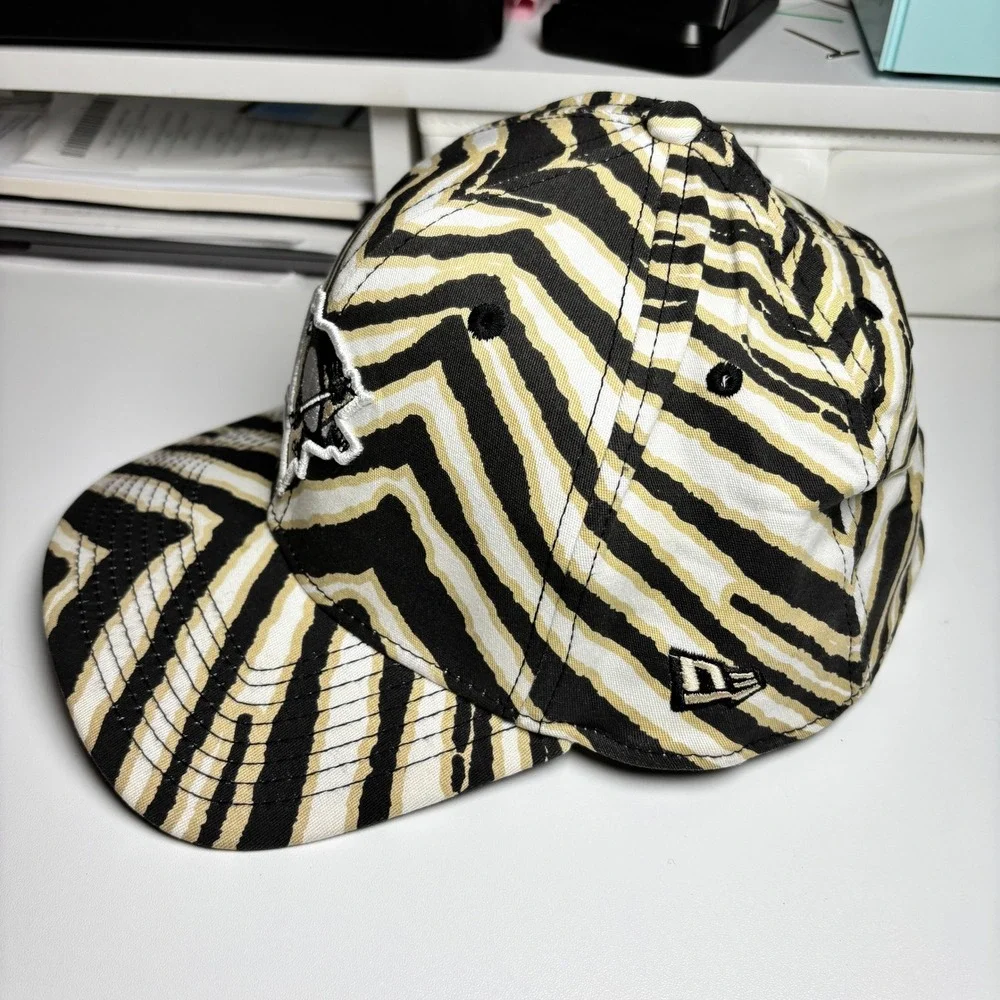 Zubaz Pittsburgh Penguins Hat 39THIRTY NHL Large-XLarge‎ Black Gold Zebra